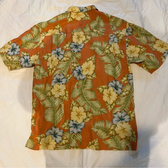 Tommy Bahama Men's Large Floral Short Sleeve Button Front Shirt - Picture 4 of 5